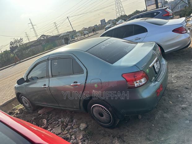 Toyota Yaris Base Sedan 4dr 2010 Green