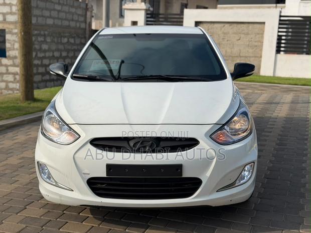 Hyundai Accent GS 4dr Hatchback (1.6L 4cyl 6A) 2014 White