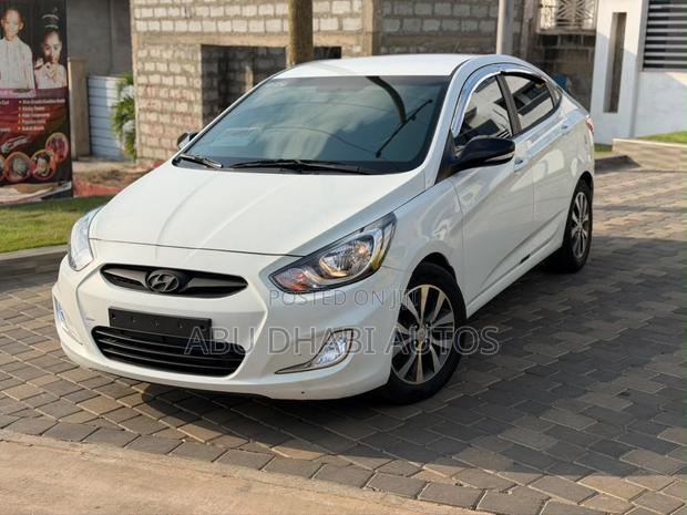 Hyundai Accent GS 4dr Hatchback (1.6L 4cyl 6A) 2014 White