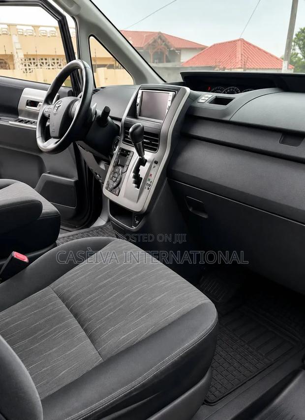 Toyota Voxy 2012 Black