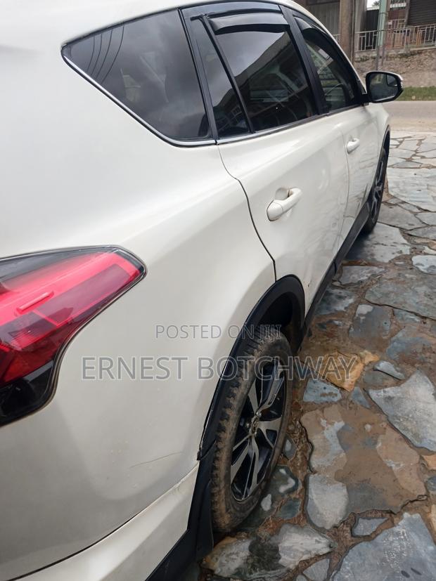 Toyota RAV4 2017 White