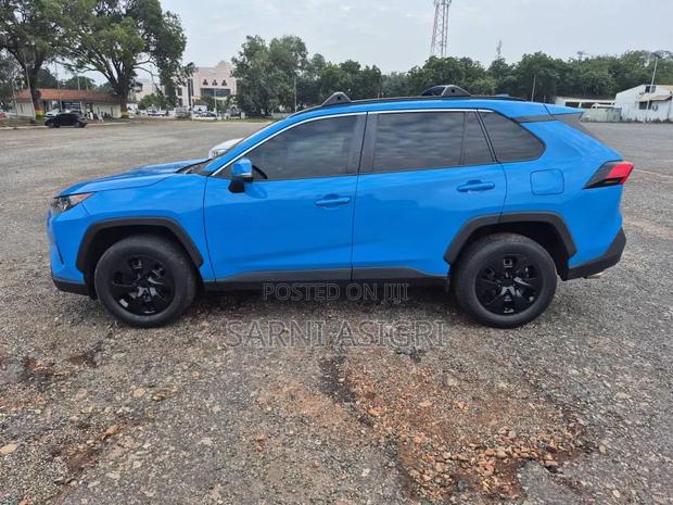Toyota RAV4 2019 Blue