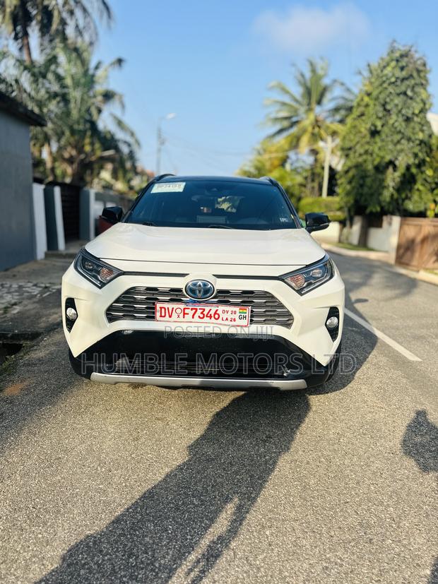 Toyota RAV4 2021 White