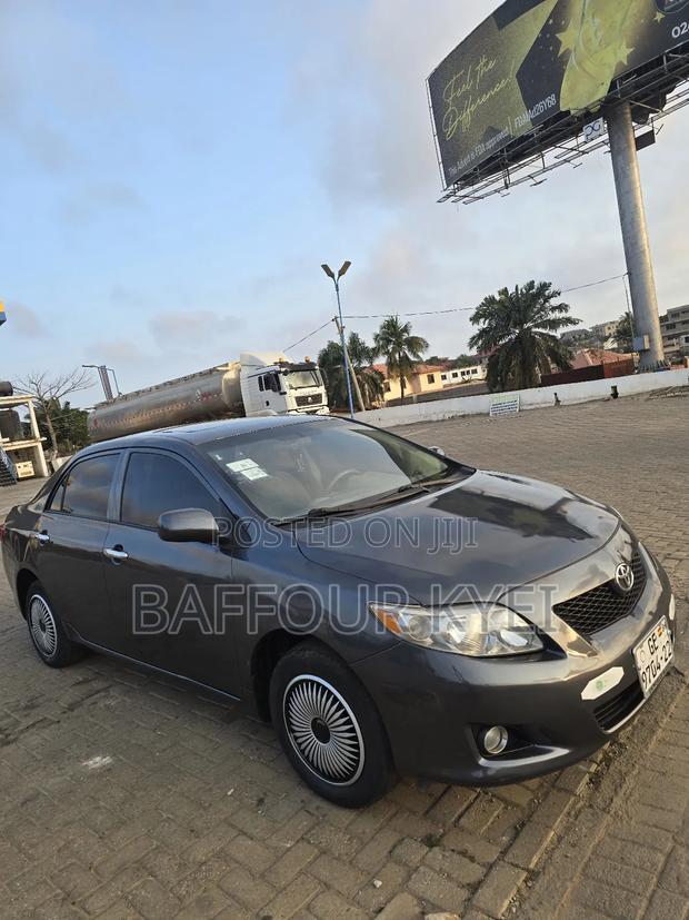 Toyota Corolla LE 4dr Sedan (1.8L 4cyl 4A) 2010 Gray