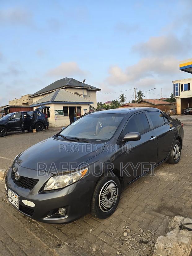 Toyota Corolla LE 4dr Sedan (1.8L 4cyl 4A) 2010 Gray