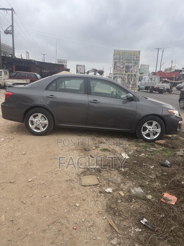 Toyota Corolla LE 4dr Sedan (1.8L 4cyl 4A) 2012 Gray