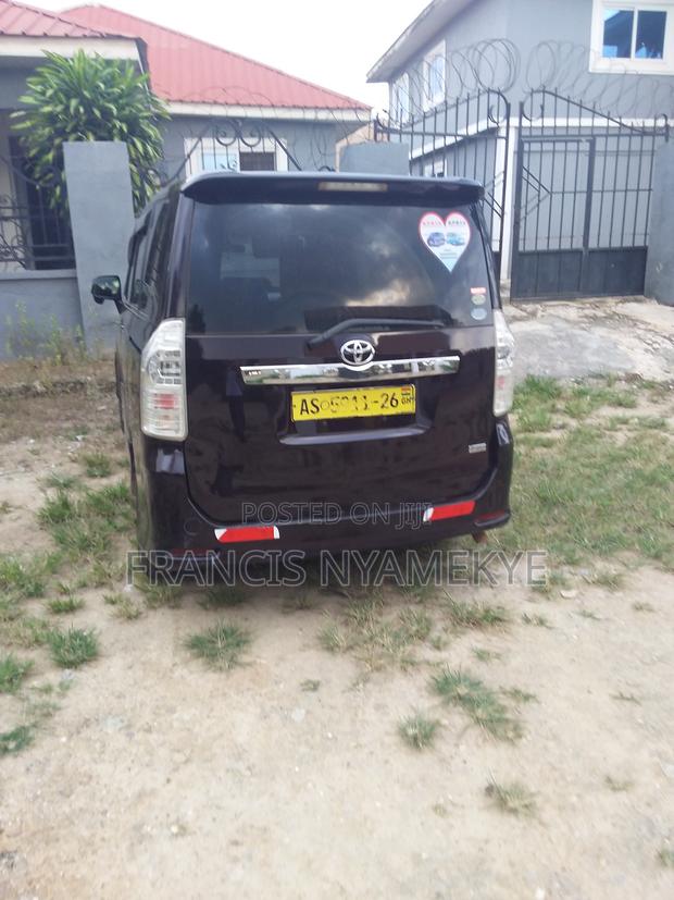 Toyota Voxy 2013