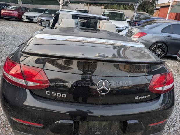 Mercedes-Benz C300 2017 Black