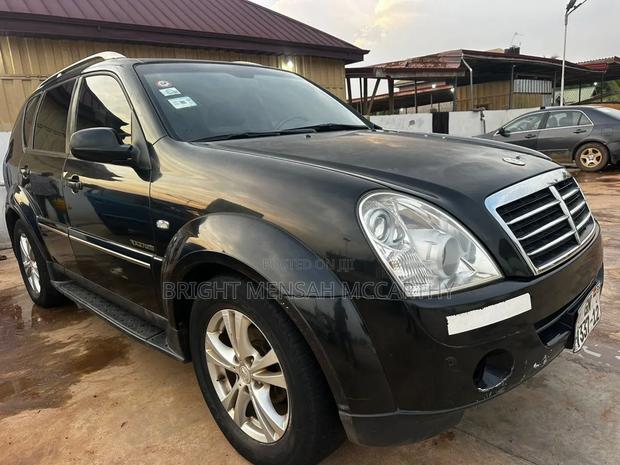 SsangYong Rexton 2012 Black