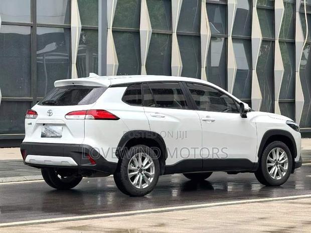 Toyota RAV4 LE 2025 White