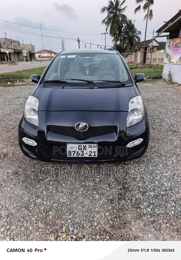 Toyota Vitz 2010 Black