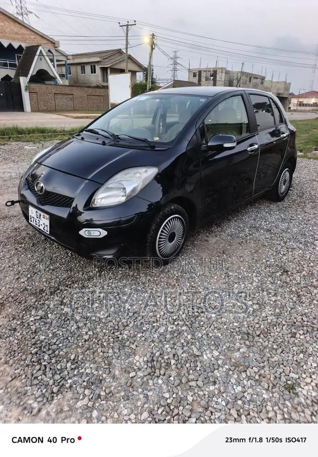Toyota Vitz 2010 Black