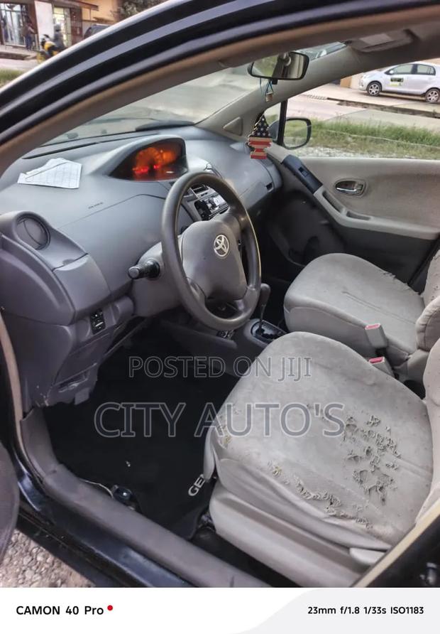 Toyota Vitz 2010 Black