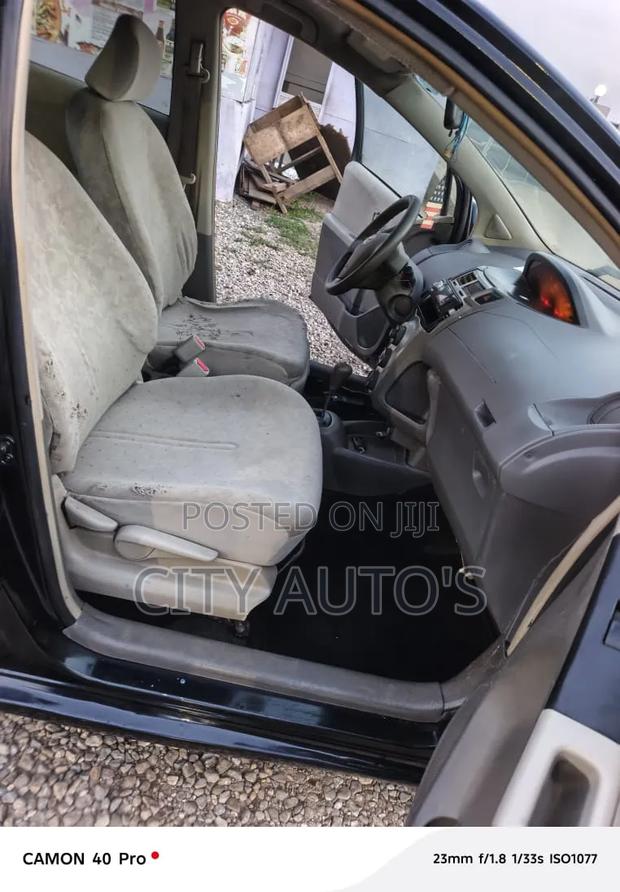 Toyota Vitz 2010 Black