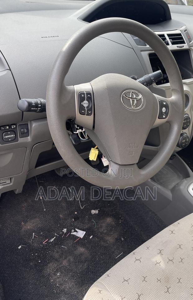 Toyota Vitz 2010