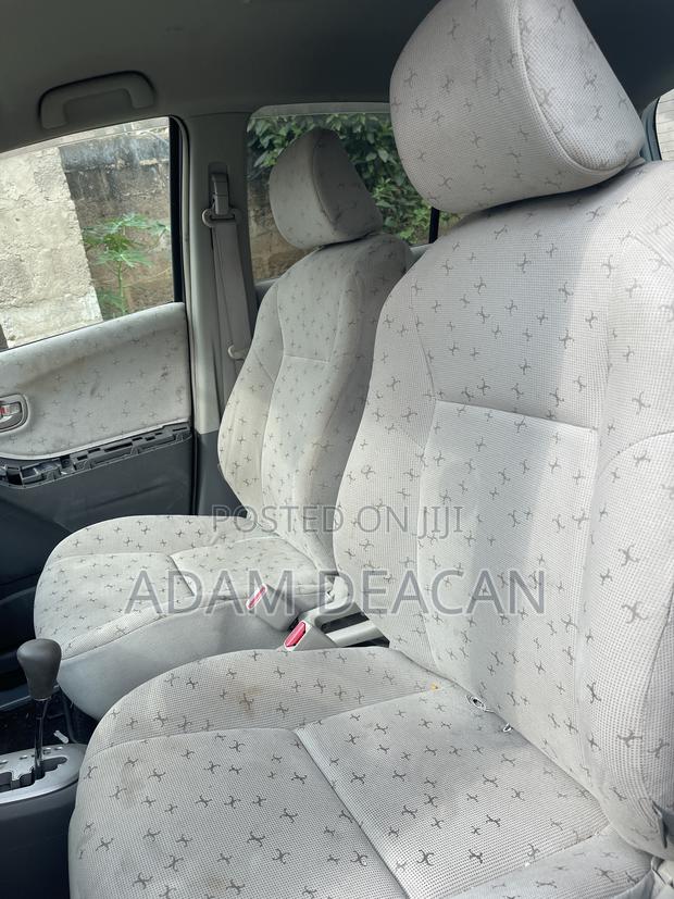 Toyota Vitz 2010