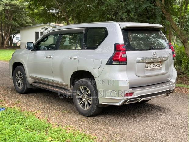 Toyota Land Cruiser Prado 4.0 Petrol TX-L 2014 Silver