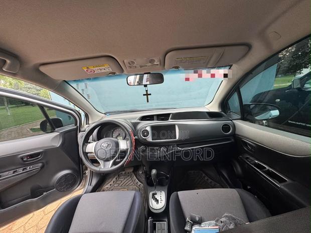 Toyota Vitz 1.3 AWD 5dr 2012 Silver