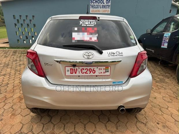 Toyota Vitz 1.3 AWD 5dr 2012 Silver