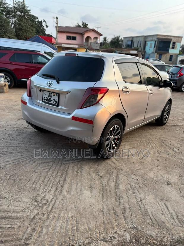 Toyota Vitz 2013 Silver