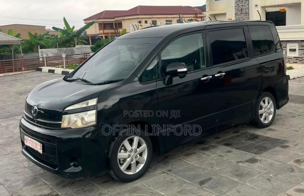 Toyota Voxy X 4WD 8-Seater 2012 Black