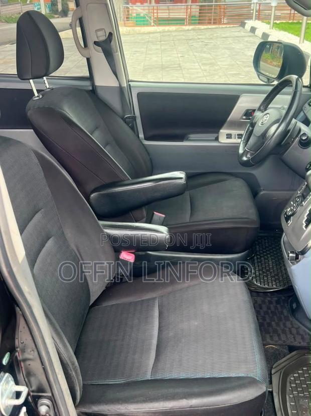 Toyota Voxy X 4WD 8-Seater 2012 Black
