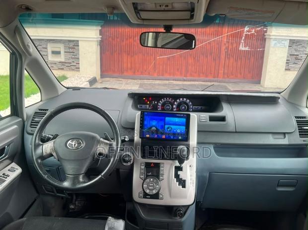 Toyota Voxy X 4WD 8-Seater 2012 Black