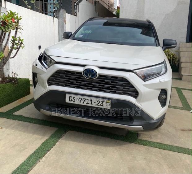 Toyota RAV4 2021 White