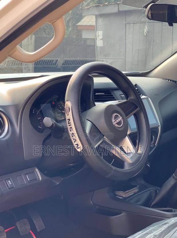 Nissan Navara 2024 White