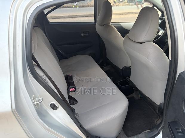 Toyota Vitz 2012 Silver