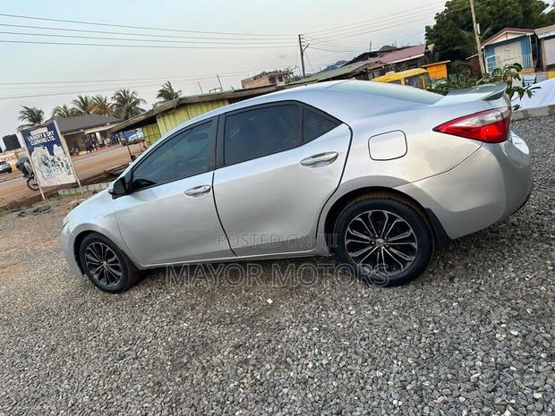 Toyota Corolla S 4dr Sedan (1.8L 4cyl CVT) 2015 Silver
