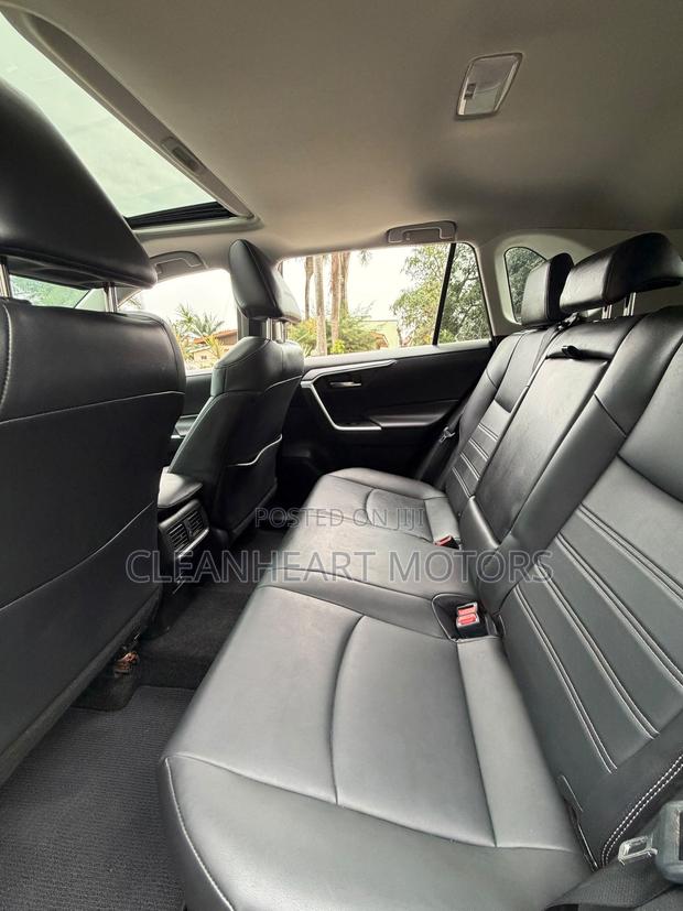 Toyota RAV4 XLE Premium 2021 Gray