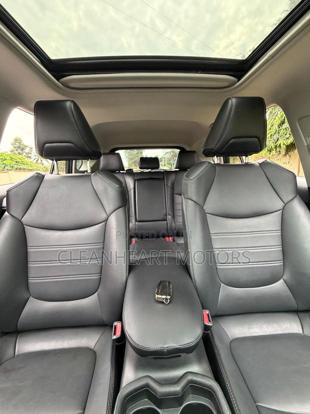 Toyota RAV4 XLE Premium 2021 Gray