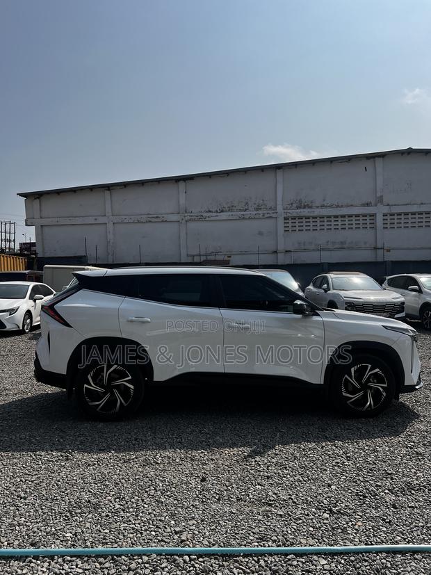 Geely Boyue 2023 White