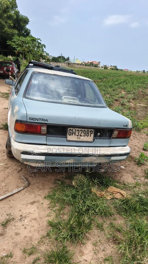 Nissan 100 1993 Blue