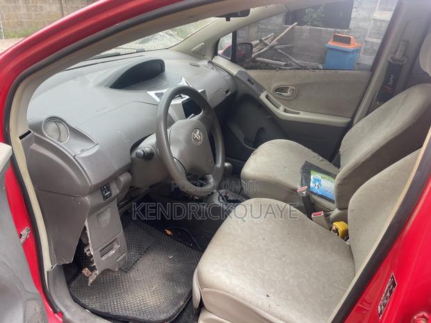Toyota Vitz 1.0 FWD 5dr 2010 Red