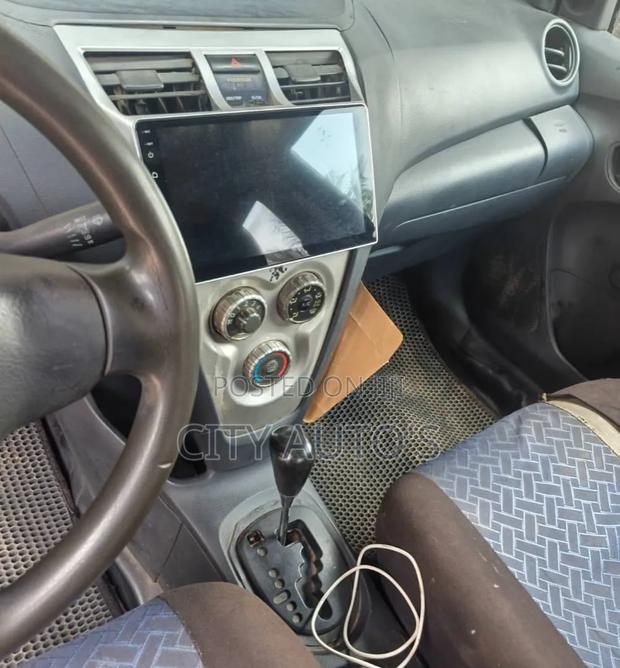 Toyota Yaris 2010 Black