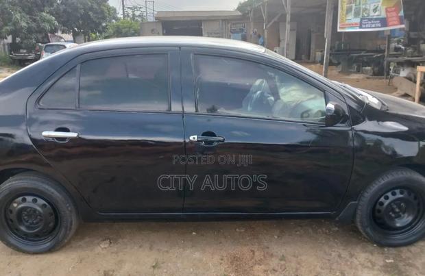 Toyota Yaris 2010 Black