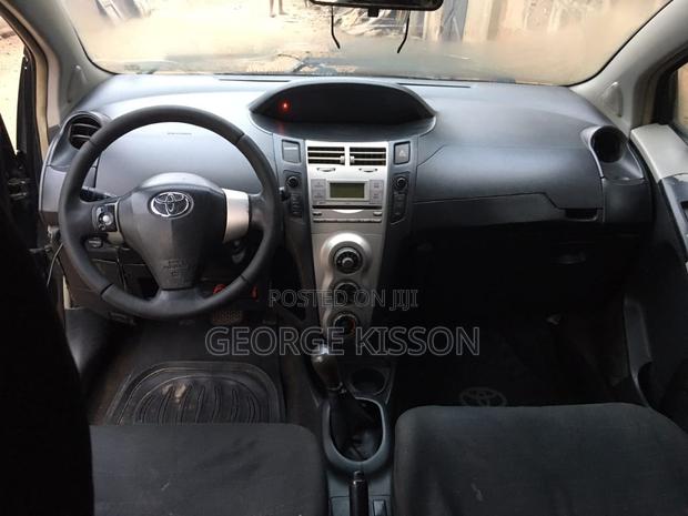 Toyota Yaris Base Hatchback 5dr 2010 Black