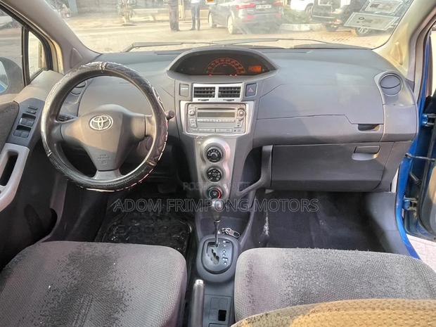 Toyota Vitz 2010 Blue