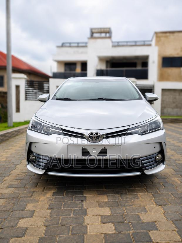 Toyota Corolla XLE (1.8L 4cyl 2A) 2019 Silver
