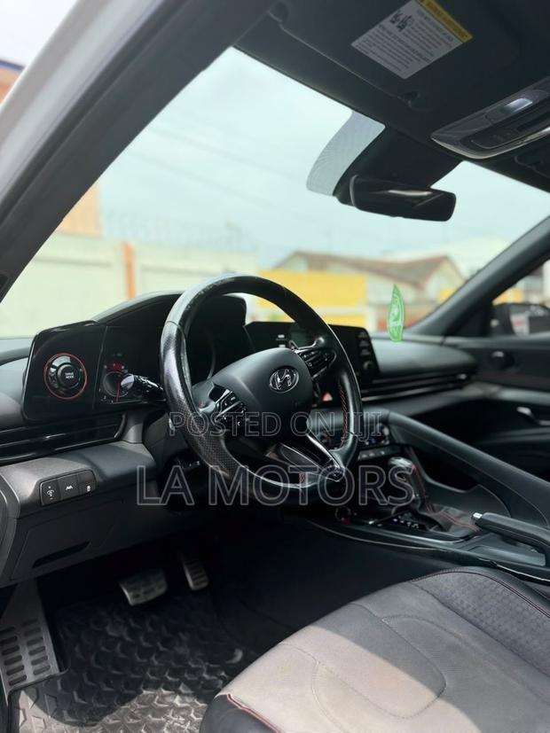 Hyundai Elantra 2022 White