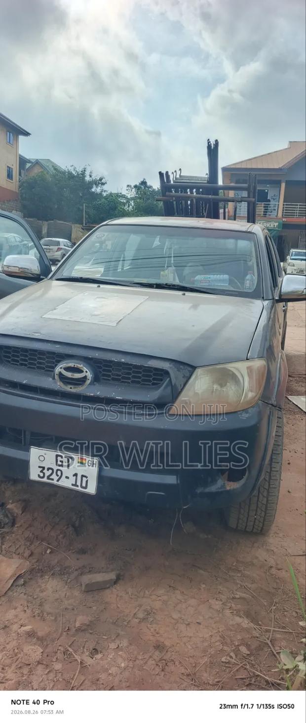 Toyota Hilux 2010 Black