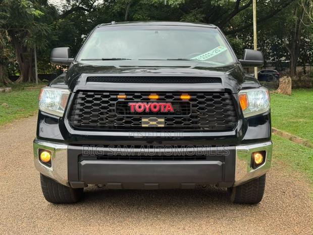 Toyota Tundra 2015 Black