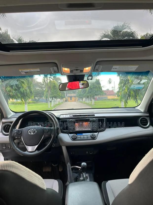 Toyota RAV4 2017 White