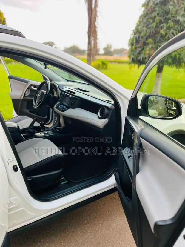 Toyota RAV4 2017 White