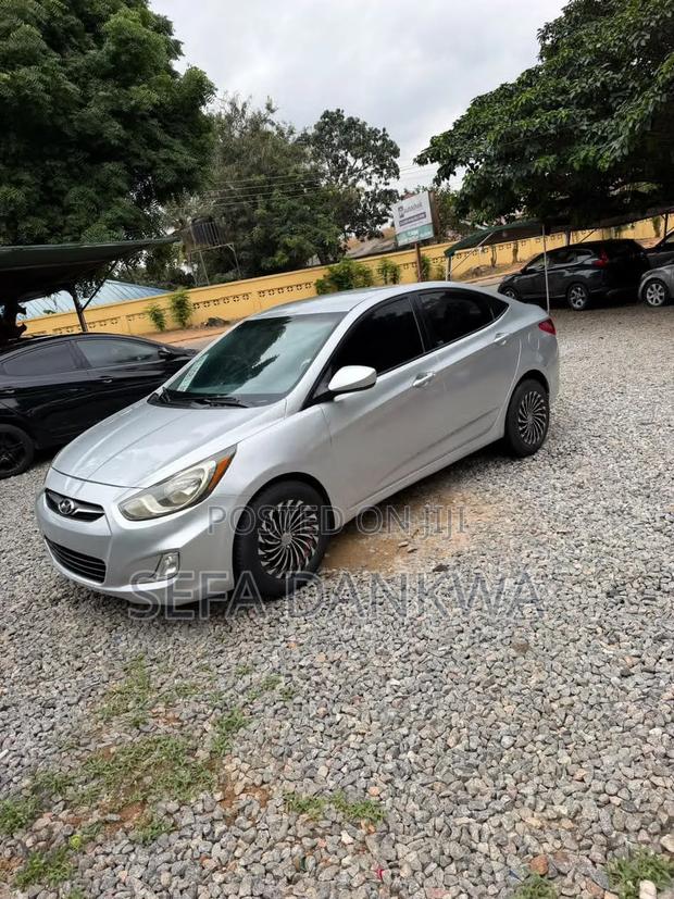 Hyundai Accent 2013 Silver