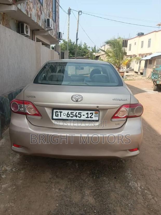Toyota Corolla 2012 Gold