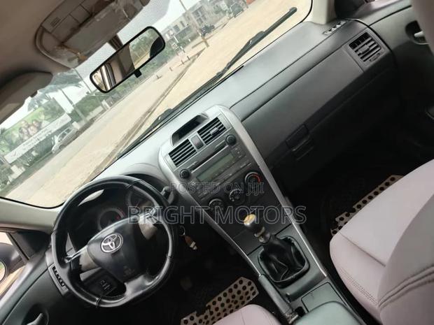 Toyota Corolla 2012 Gold