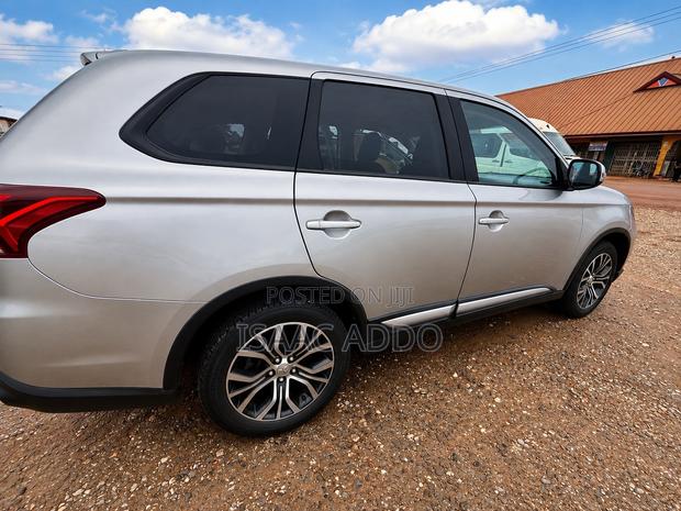 Mitsubishi Outlander SE FWD 2018 Silver